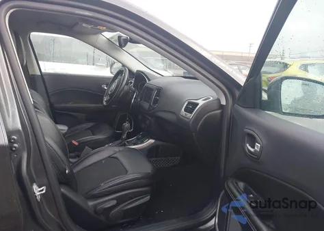 2018 Jeep Compass Latitude 4X4 из США, поврежденный, VIN 3C4NJDBB3JT116791